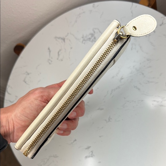 Chloe Marble White Long Leather Wallet Clutch with Twist Lock Hardware - Picture 8 of 12